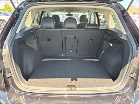 Used 2025 Volkswagen Taos SE AWD/4WD image 28