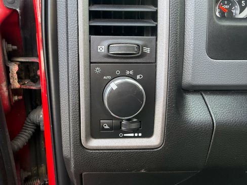 Used 2018 RAM 2500 Tradesman w/ Chrome Appearance Group image 24