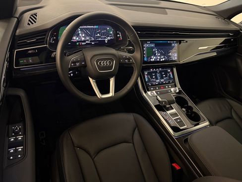 Certified 2025 Audi Q7 2.0T Premium AWD/4WD image 4