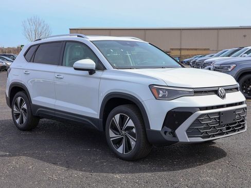 New 2025 Volkswagen Taos SE image 7