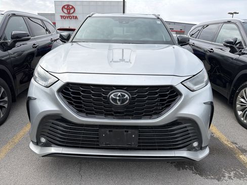 Used 2022 Toyota Highlander XSE AWD/4WD image 3