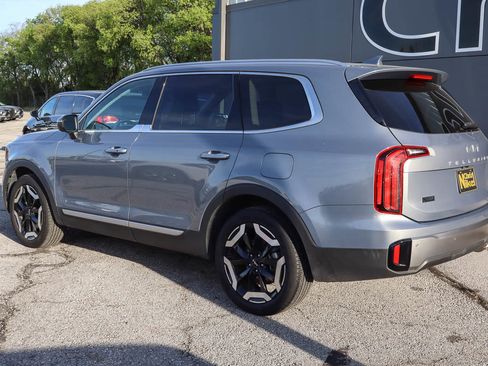 Used 2025 Kia Telluride S image 6