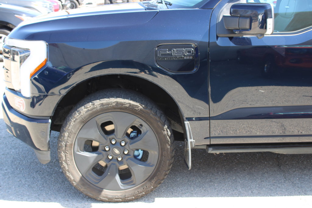 Used 2023 Ford F150 Lightning Platinum AWD/4WD image 7