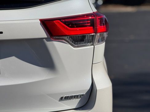 Used 2017 Toyota Highlander Limited image 13
