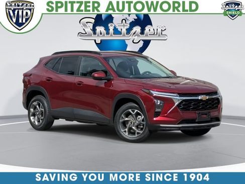 Used 2025 Chevrolet Trax LT FWD image 1