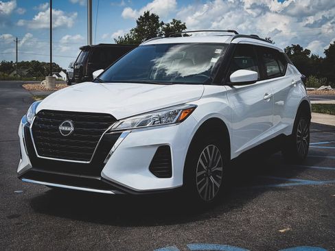 Used 2022 Nissan Kicks SV FWD image 6