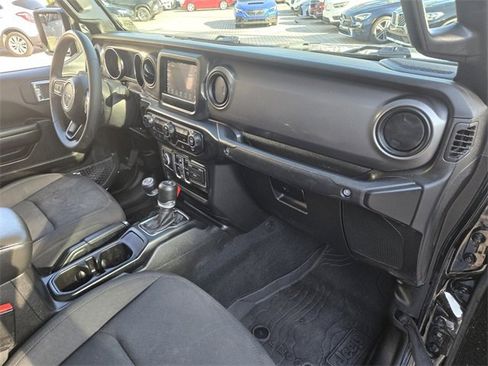 Used 2023 Jeep Gladiator Willys image 17
