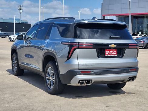 Used 2025 Chevrolet Traverse LT w/ Driver Confidence Package FWD image 5