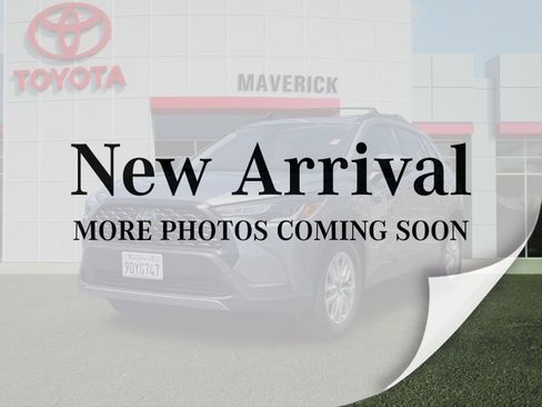Used 2022 Toyota Corolla Cross LE w/ Moonroof Package FWD image 1