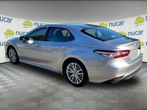 Used 2018 Toyota Camry XLE FWD image 5