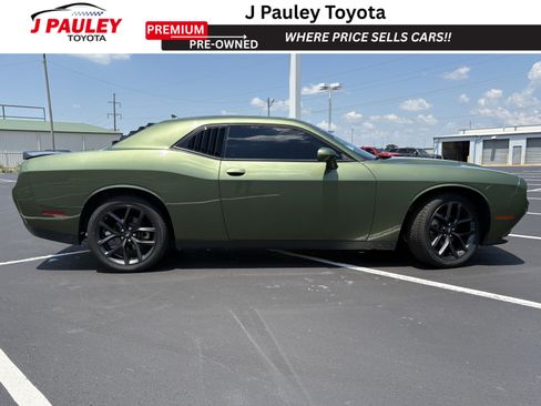 Used 2023 Dodge Challenger SXT w/ Blacktop Package RWD image 4
