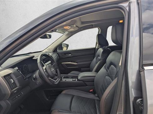 Used 2025 Nissan Pathfinder Platinum w/ Cargo Package AWD/4WD image 15