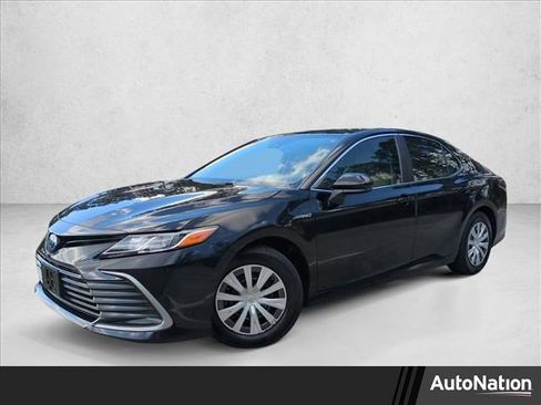 Used 2021 Toyota Camry LE image 1