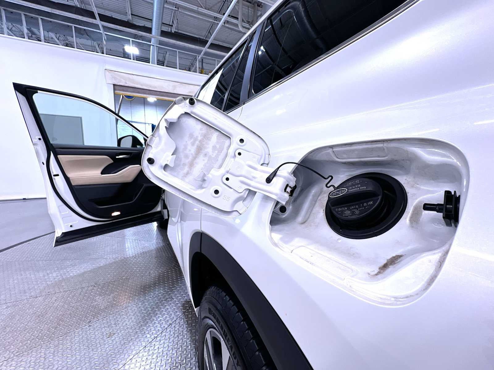 Used 2023 Toyota Highlander XLE AWD/4WD image 42