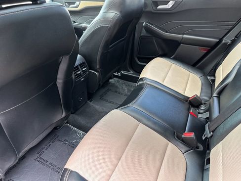 Certified 2022 Ford Escape Titanium w/ Titanium Premium Package image 12