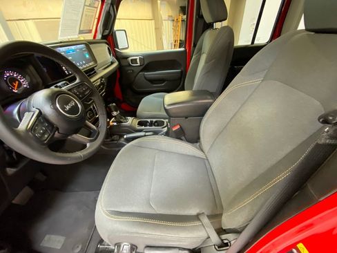 Used 2025 Jeep Wrangler Unlimited Sport AWD/4WD image 21