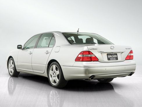 Used 2005 Lexus LS 430 RWD image 3