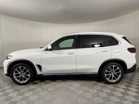 Used 2025 BMW X5 sDrive40i w/ Premium Package image 3