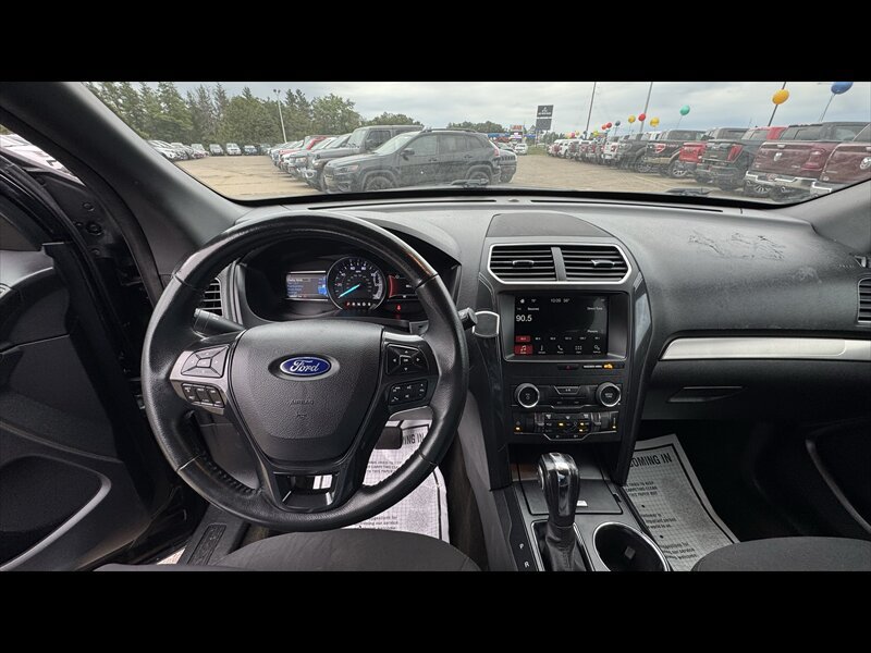 Used 2018 Ford Explorer XLT w/ Equipment Group 201A AWD/4WD image 16