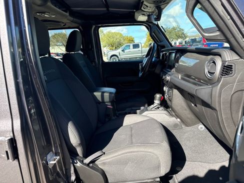 Used 2021 Jeep Wrangler Unlimited Sahara image 24