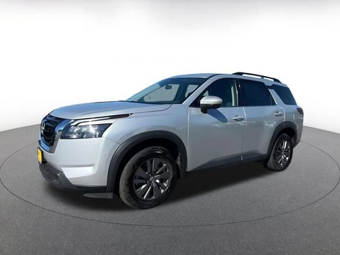 Used 2025 Nissan Pathfinder SV AWD/4WD image 8