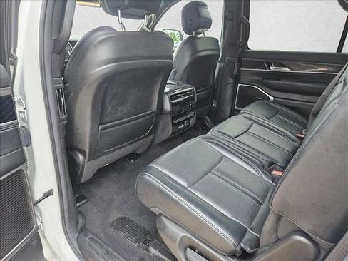 Used 2022 Jeep Wagoneer Series II AWD/4WD image 13