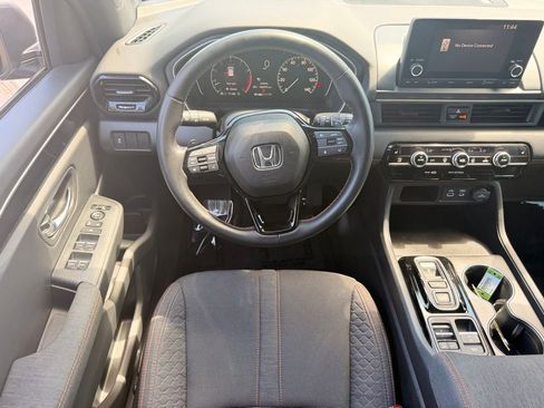 Used 2025 Honda Pilot Sport image 18