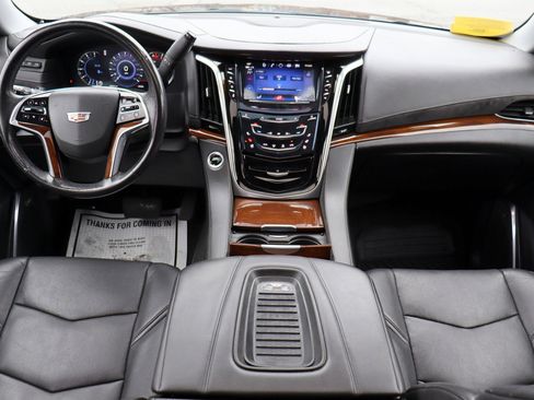Used 2020 Cadillac Escalade ESV Luxury image 9