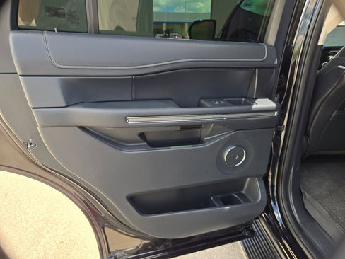 Used 2024 Ford Expedition XLT RWD image 15