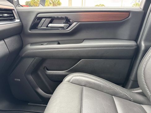 Used 2025 GMC Yukon Denali image 23