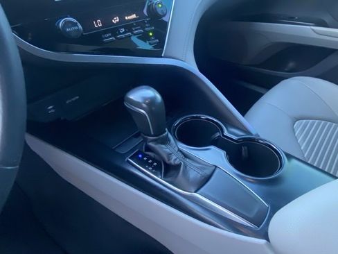 Used 2018 Toyota Camry SE image 22