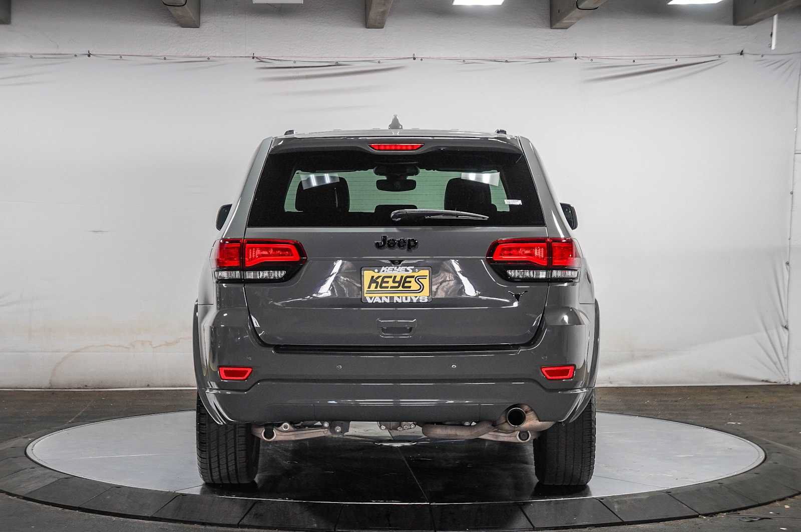 Used 2020 Jeep Grand Cherokee Altitude RWD image 3