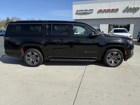 Used 2023 Jeep Wagoneer L Series II AWD/4WD image 8