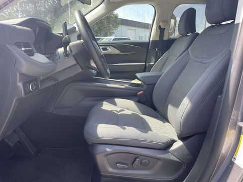 Used 2025 Ford Explorer Active AWD/4WD image 12