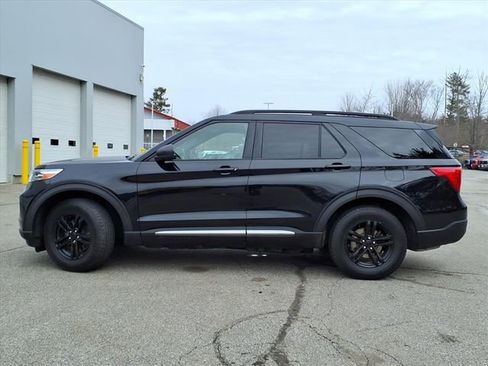 Used 2020 Ford Explorer XLT w/ Equipment Group 202A image 2