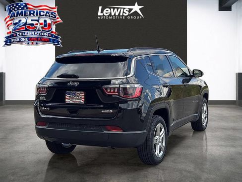 Used 2024 Jeep Compass Latitude AWD/4WD image 4