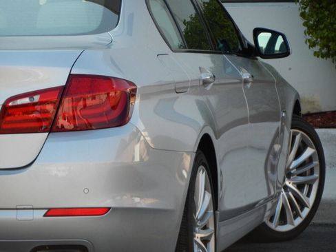 Used 2012 BMW 550i xDrive Sedan image 18