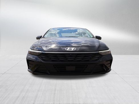 Used 2024 Hyundai Elantra Limited FWD image 2