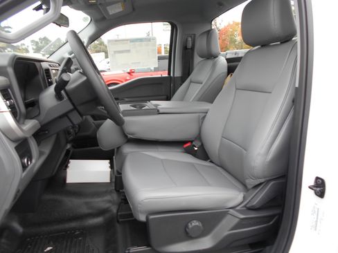 Used 2024 Ford F550 2WD Regular Cab Super Duty image 4