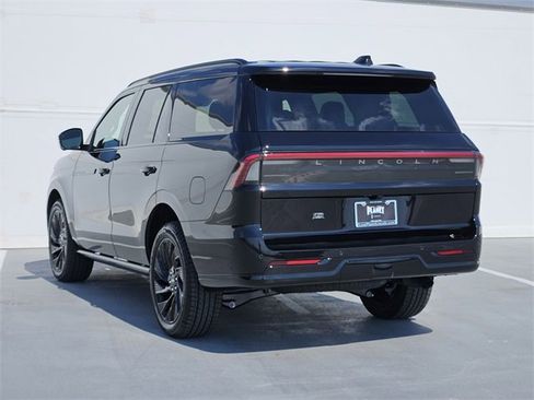 New 2025 Lincoln Navigator Reserve w/ Jet Appearance Package image 5