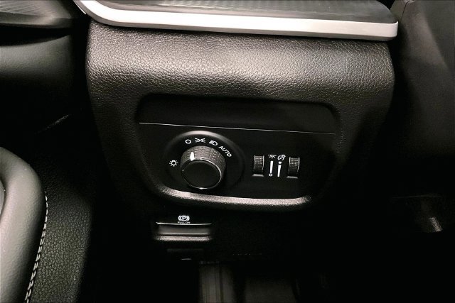Used 2023 Jeep Grand Cherokee Altitude AWD/4WD image 37