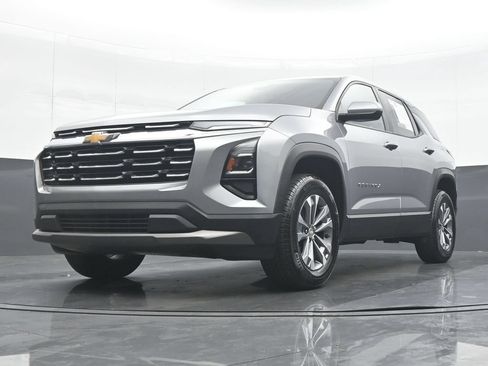 Used 2026 Chevrolet Equinox LT AWD/4WD image 25