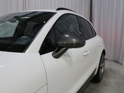 Used 2023 Porsche Macan Turbo AWD/4WD image 32