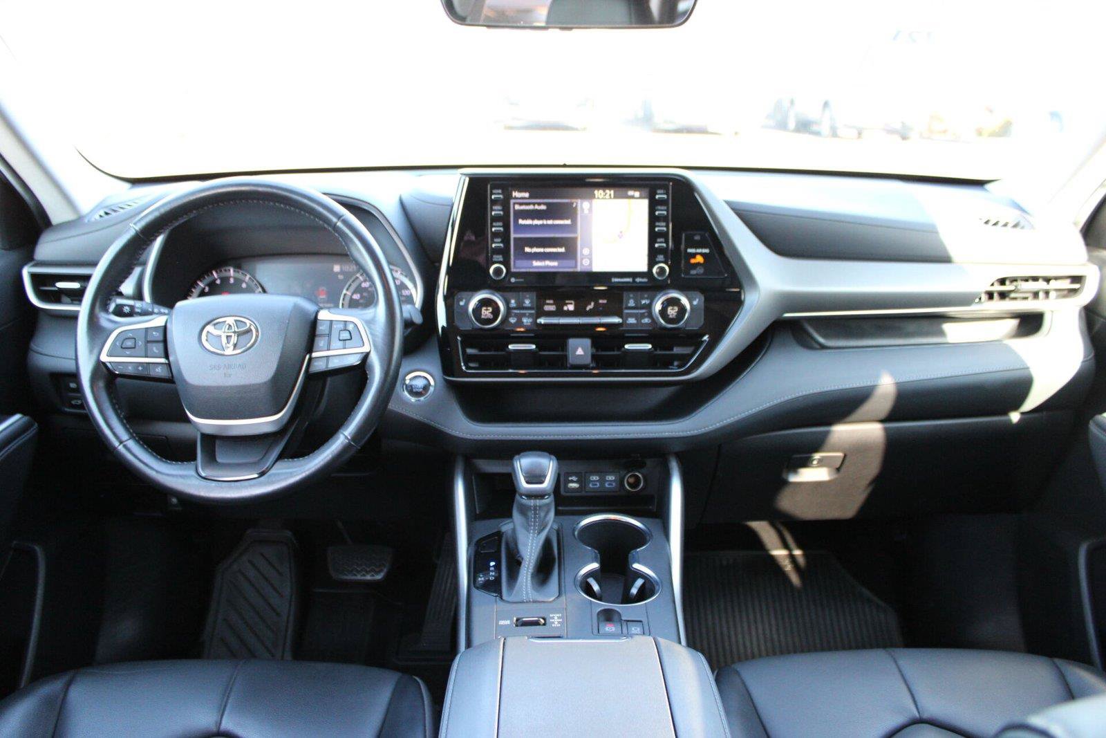 Used 2022 Toyota Highlander XLE AWD/4WD image 21