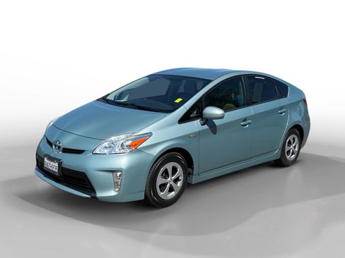 Used 2015 Toyota Prius Two image 1