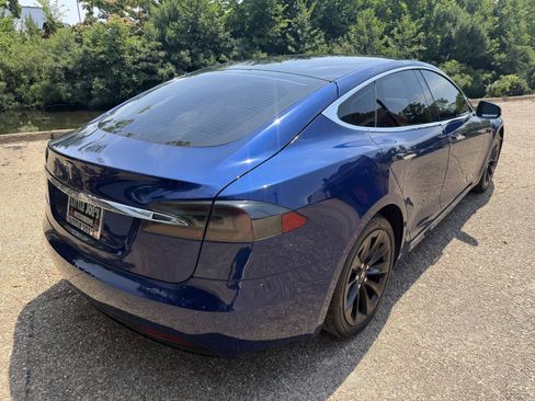 Used 2017 Tesla Model S 75 RWD image 3