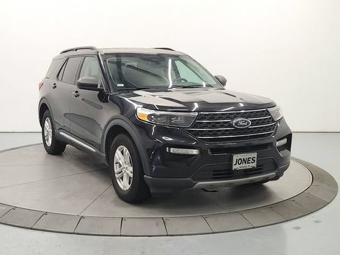 Used 2023 Ford Explorer XLT w/ Equipment Group 202A AWD/4WD image 3