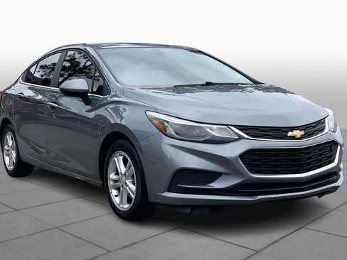 Used 2018 Chevrolet Cruze LT w/ Convenience Package image 3