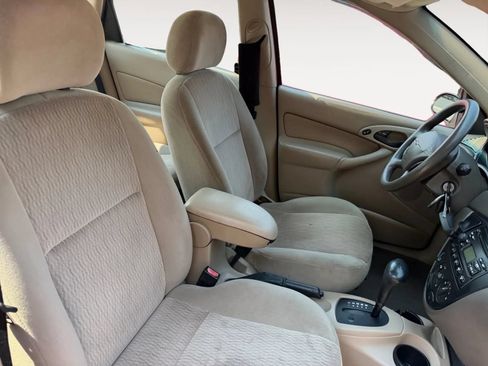 Used 2001 Ford Focus SE FWD image 11