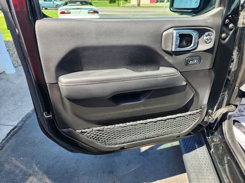 Used 2023 Jeep Wrangler Sahara w/ Cold Weather Group image 23